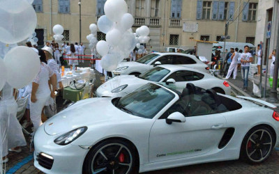 Il tocco magico dei palloncini all’evento “Di punto in bianco”