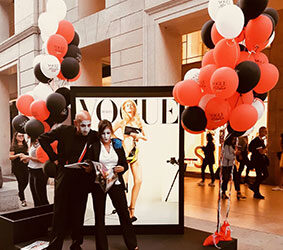 Selfie Corner Instagrammabile Con Palloncini: L’Evento Vogue A Milano Fa Tendenza.