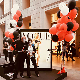 Selfie Corner Instagrammabile Con Palloncini: L’Evento Vogue A Milano Fa Tendenza.